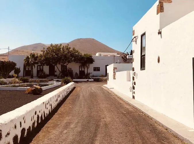 Bodega Botanica - Shared Pool - Island Location - 10 Mins Drive To Famara And La Santa