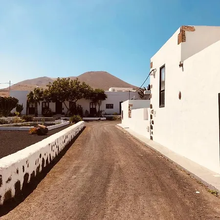 Bodega Botanica - Shared Pool - Island Location - 10 Mins Drive To Famara And La Santa