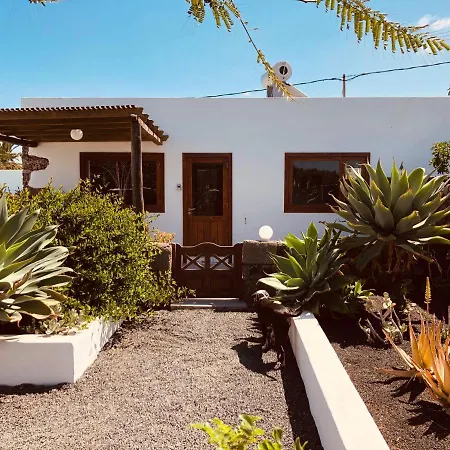 Bodega Botanica - Shared Pool - Island Location - 10 Mins Drive To Famara And La Santa