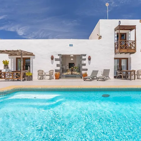 Bodega Botanica - Shared Pool - Island Location - 10 Mins Drive To Famara And La Santa