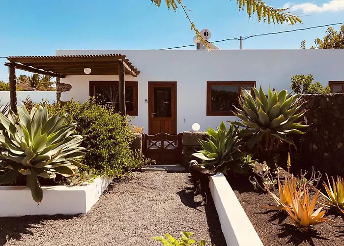 Bodega Botanica - Shared Pool - Island Location - 10 Mins Drive To Famara And La Santa