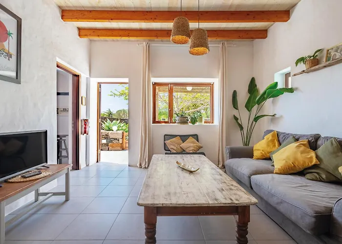 Daire Bodega Botanica - Shared Pool - Island Location - 10 Mins Drive To Famara And La Santa *